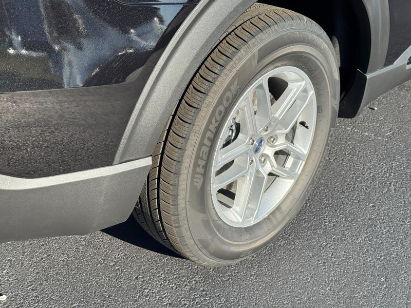 Ford Explorer Vehicle Image 05