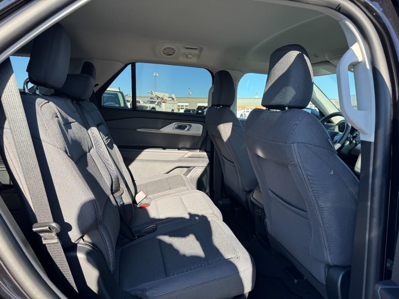 Ford Explorer Vehicle Image 06