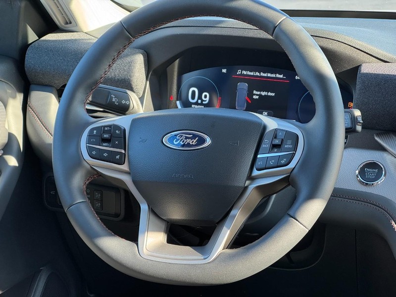 Ford Explorer Vehicle Image 09