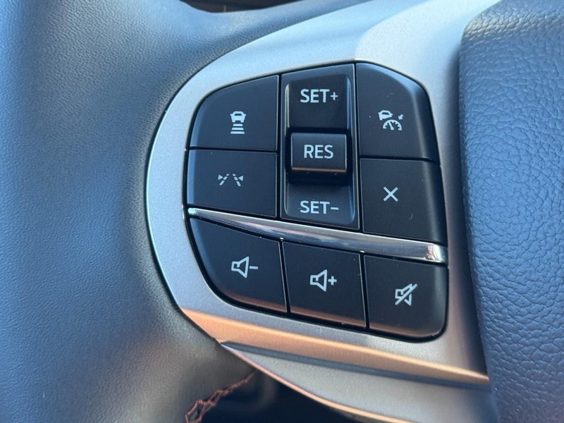 Ford Explorer Vehicle Image 14