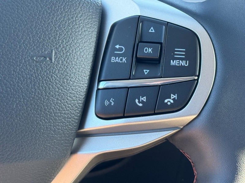 Ford Explorer Vehicle Image 15