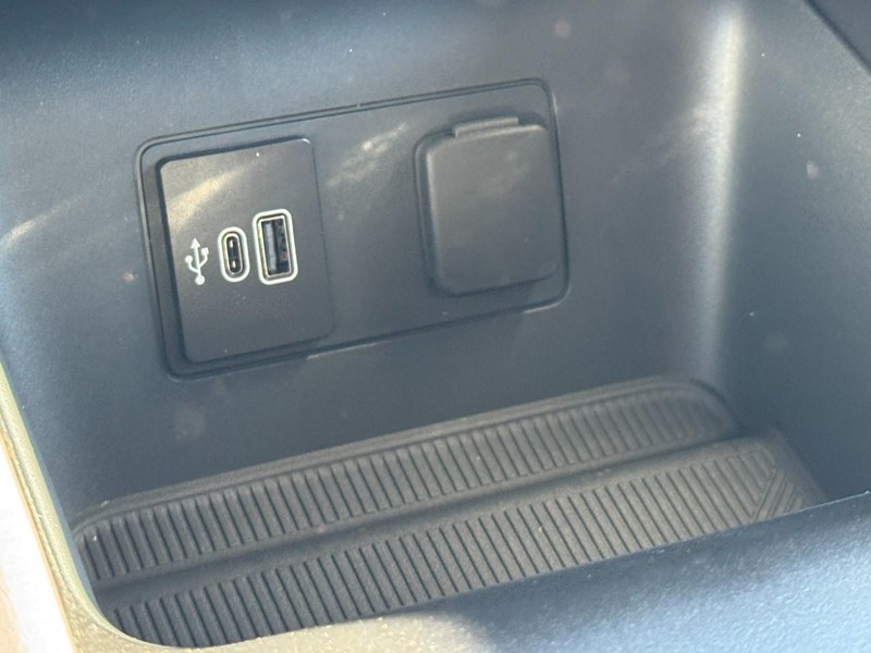 Ford Explorer Vehicle Image 16