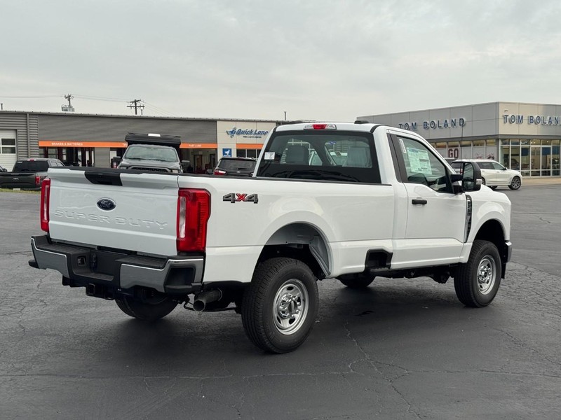 Ford Super Duty F-250 SRW Vehicle Image 03