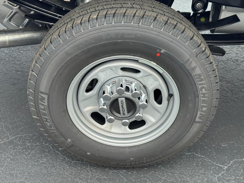 Ford Super Duty F-250 SRW Vehicle Image 05