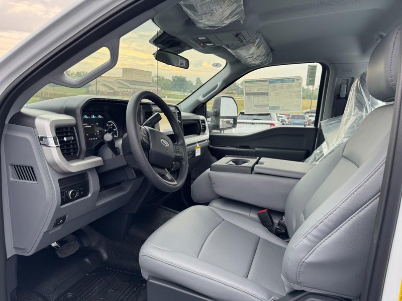 Ford Super Duty F-250 SRW Vehicle Image 09