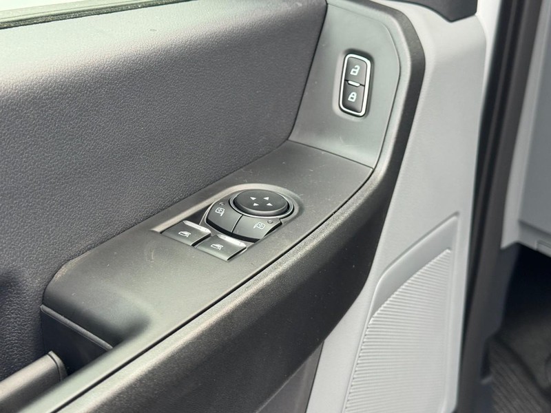 Ford Super Duty F-250 SRW Vehicle Image 10