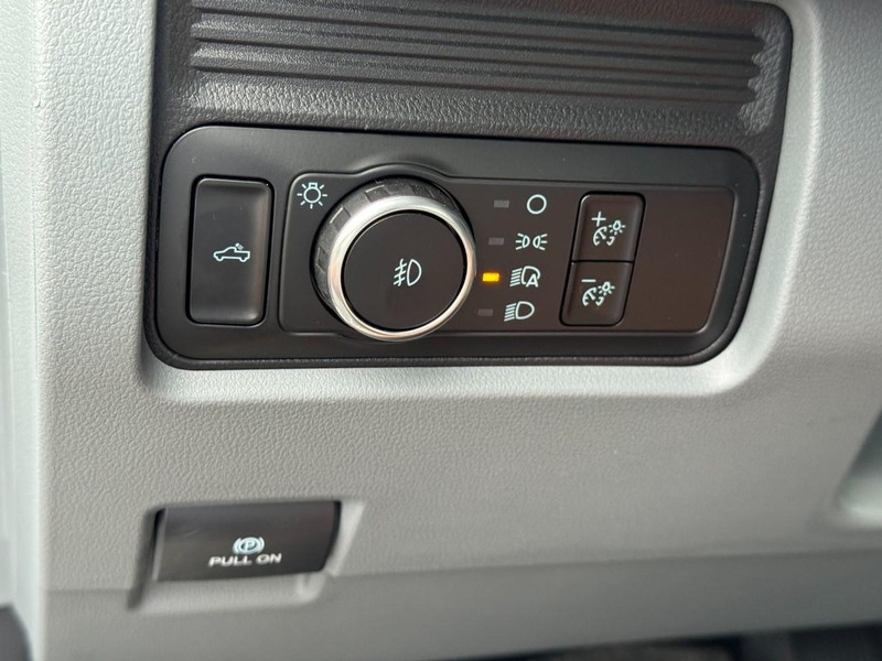 Ford Super Duty F-250 SRW Vehicle Image 11