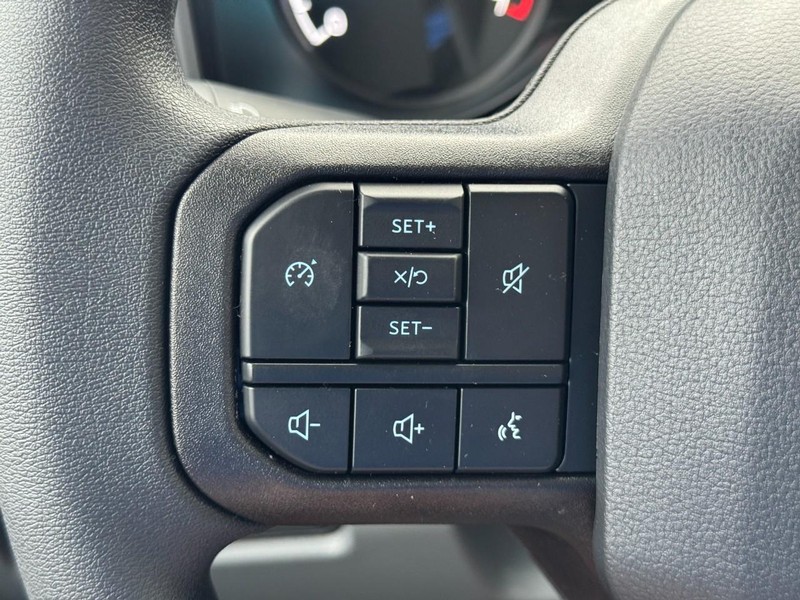 Ford Super Duty F-250 SRW Vehicle Image 12