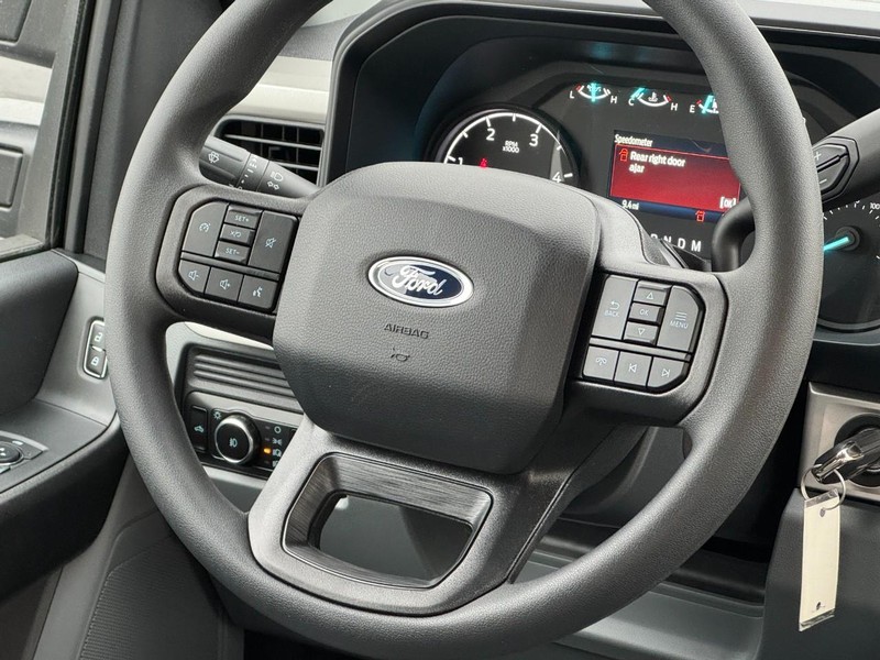 Ford Super Duty F-350 SRW Vehicle Image 08