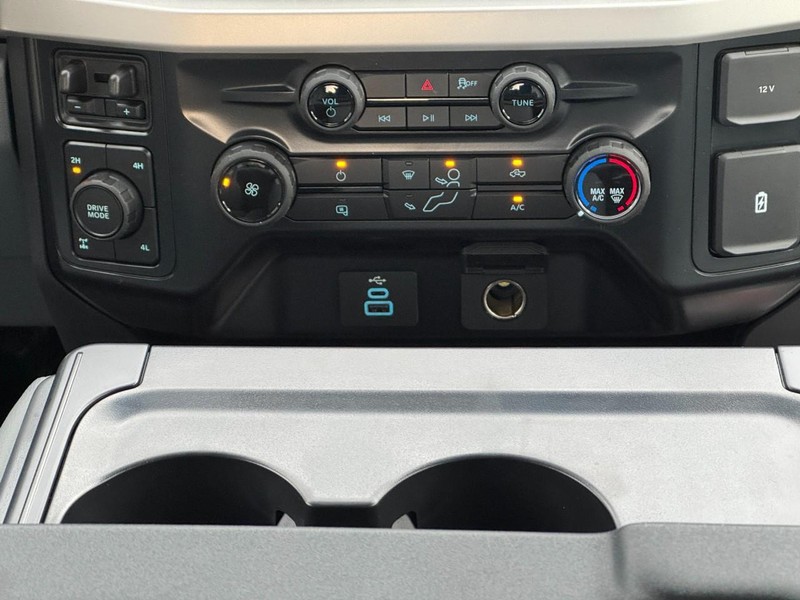 Ford Super Duty F-350 SRW Vehicle Image 10