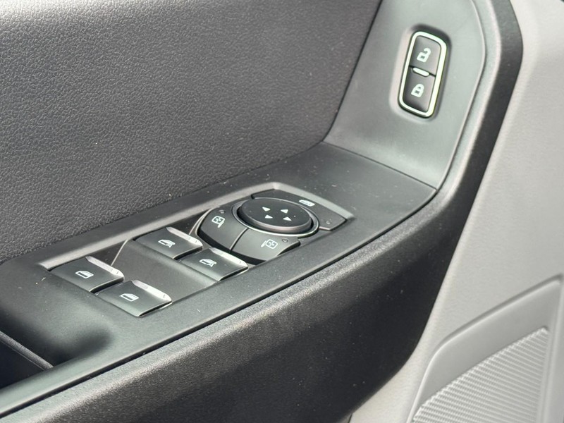 Ford Super Duty F-350 SRW Vehicle Image 12