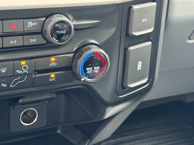 Ford Super Duty F-350 SRW Vehicle Image 17