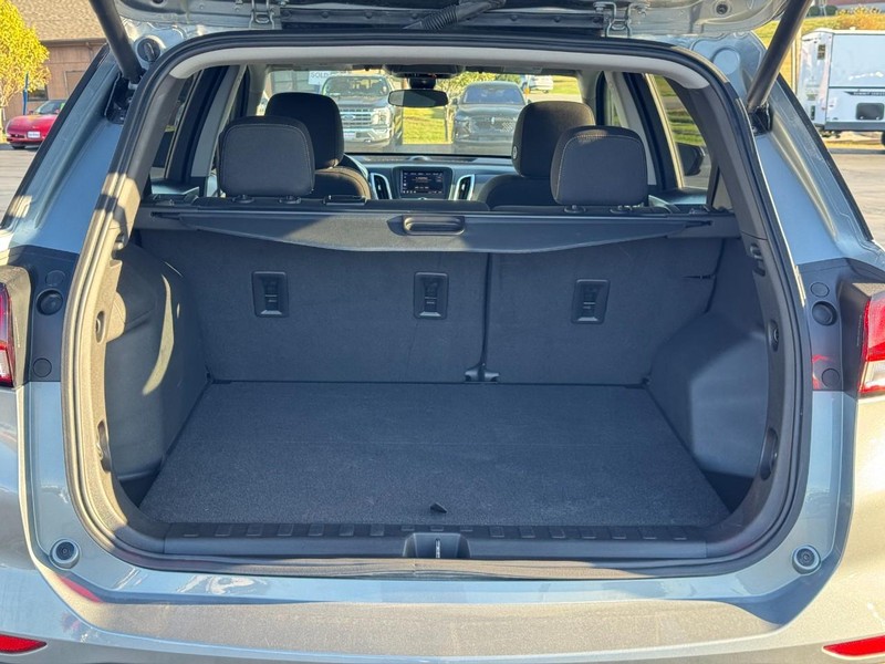 Chevrolet Equinox Vehicle Image 04