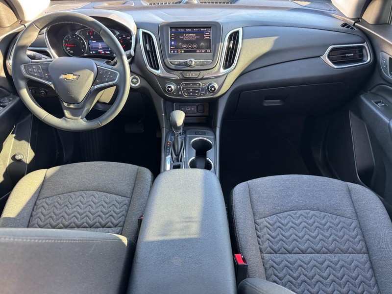 Chevrolet Equinox Vehicle Image 11
