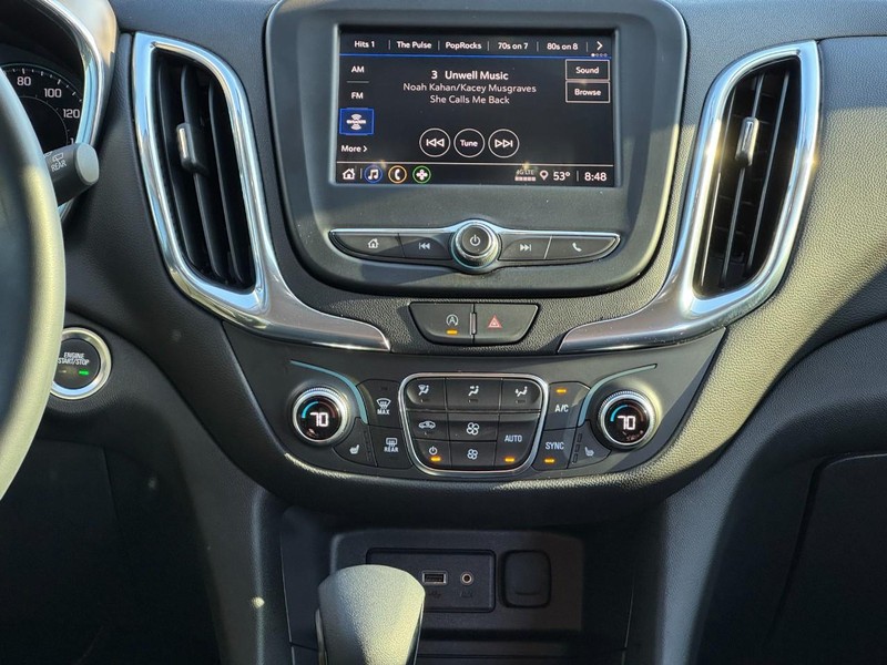 Chevrolet Equinox Vehicle Image 13