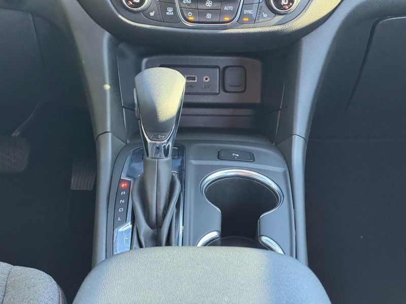 Chevrolet Equinox Vehicle Image 14