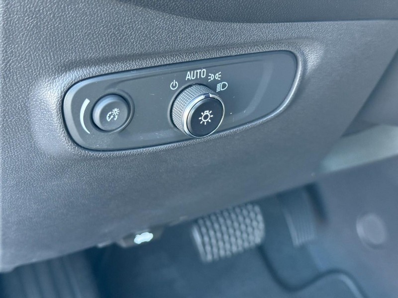 Chevrolet Equinox Vehicle Image 16