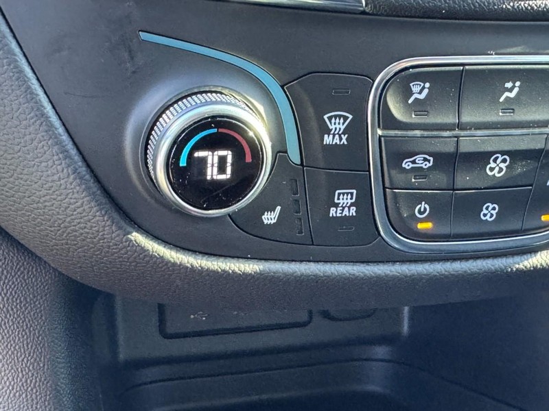 Chevrolet Equinox Vehicle Image 21