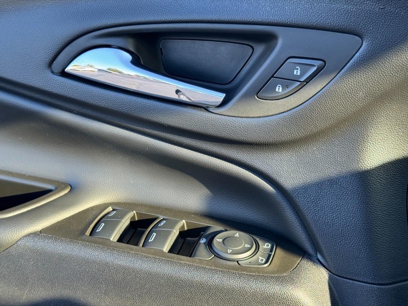 Chevrolet Equinox Vehicle Image 23