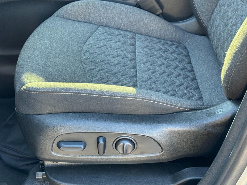 Chevrolet Equinox Vehicle Image 24