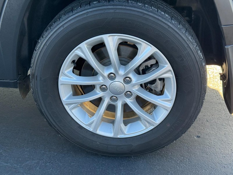 Jeep Cherokee Vehicle Image 07