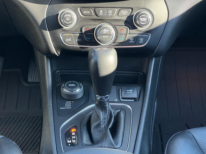 Jeep Cherokee Vehicle Image 14