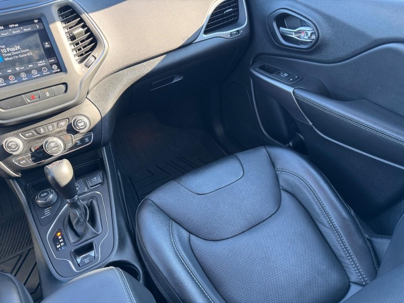 Jeep Cherokee Vehicle Image 15