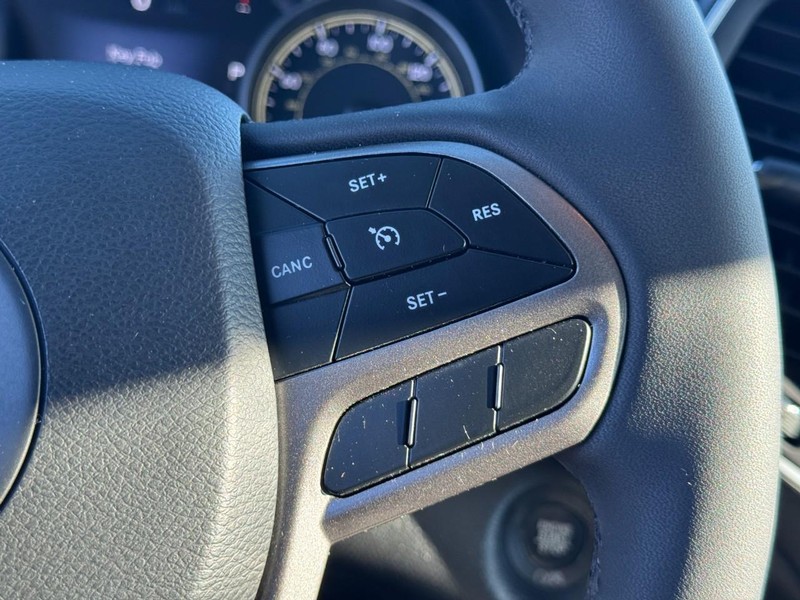 Jeep Cherokee Vehicle Image 19