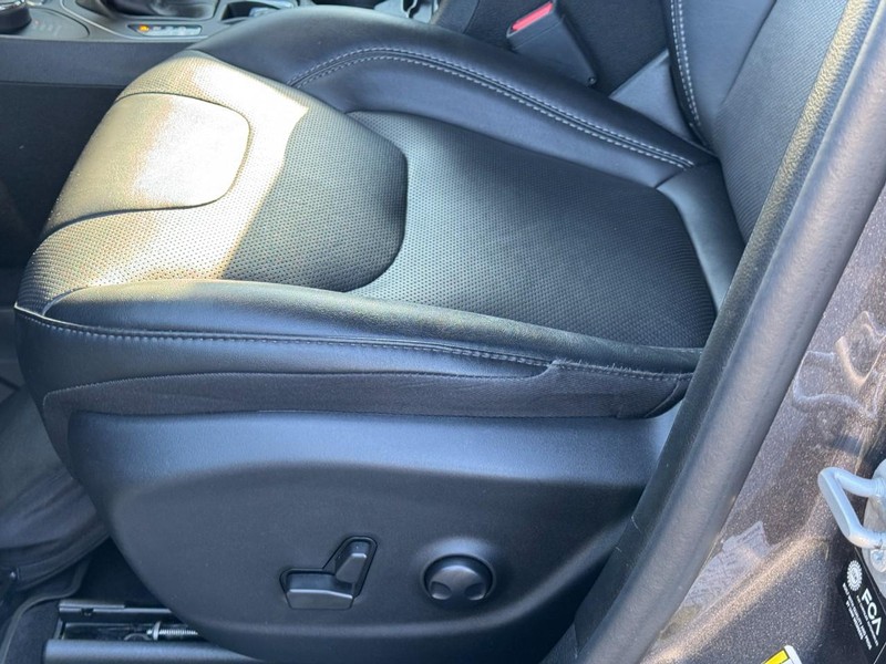 Jeep Cherokee Vehicle Image 24