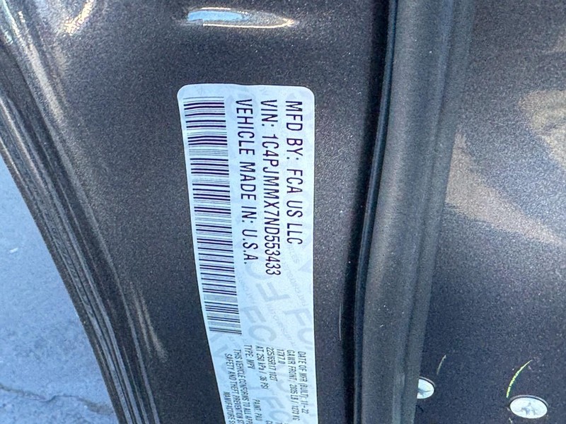 Jeep Cherokee Vehicle Image 25