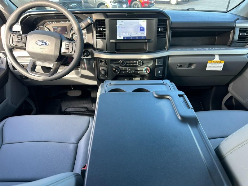 Ford Super Duty F-250 SRW Vehicle Image 05