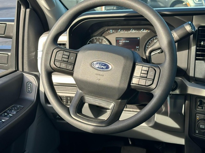 Ford Super Duty F-250 SRW Vehicle Image 06