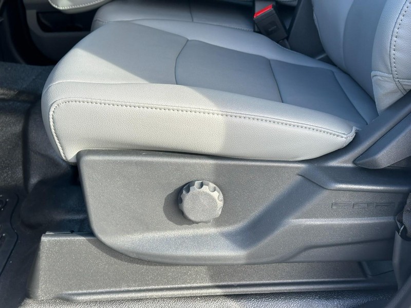 Ford Super Duty F-250 SRW Vehicle Image 10