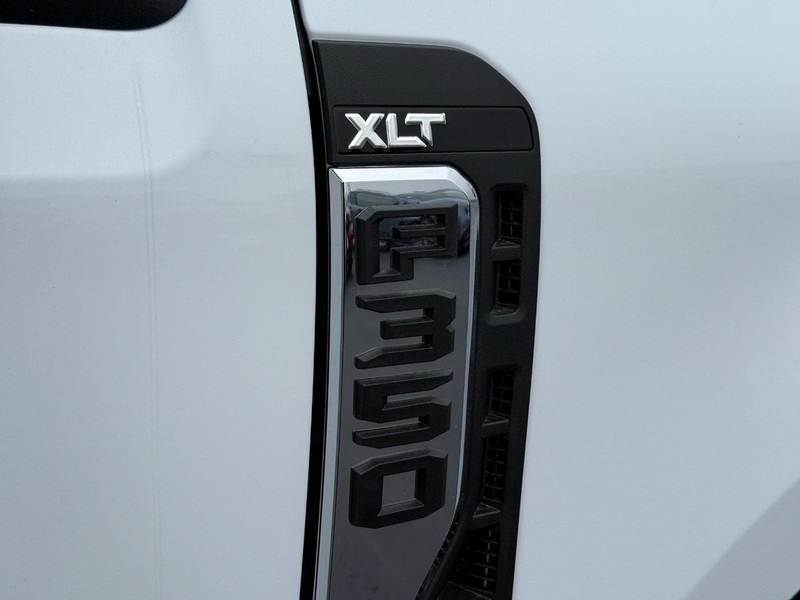 Ford Super Duty F-350 DRW Vehicle Image 05