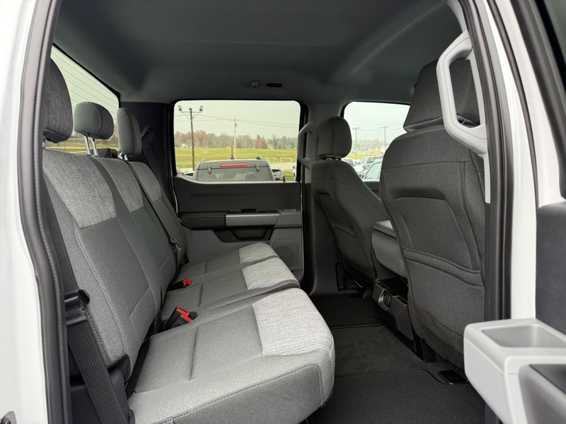 Ford Super Duty F-350 DRW Vehicle Image 06