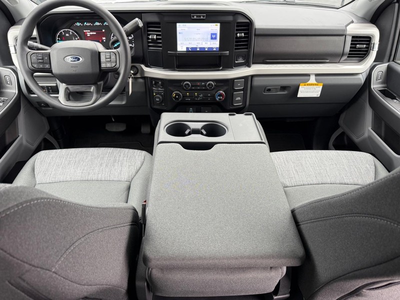 Ford Super Duty F-350 DRW Vehicle Image 07