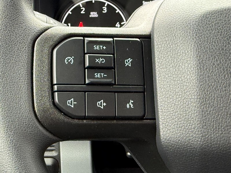 Ford Super Duty F-350 DRW Vehicle Image 09