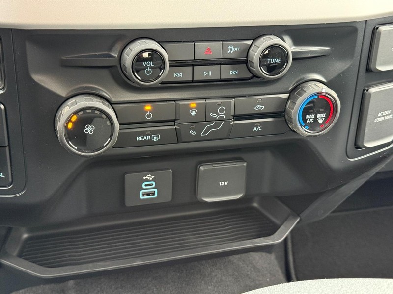 Ford Super Duty F-350 DRW Vehicle Image 14