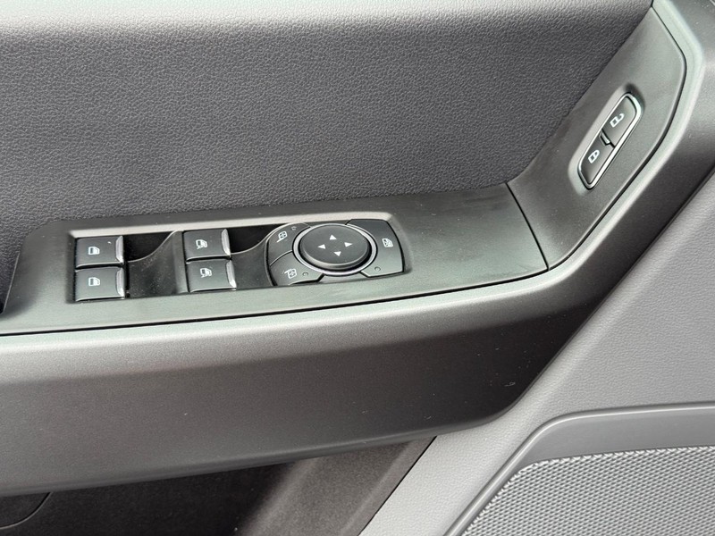 Ford Super Duty F-350 DRW Vehicle Image 18