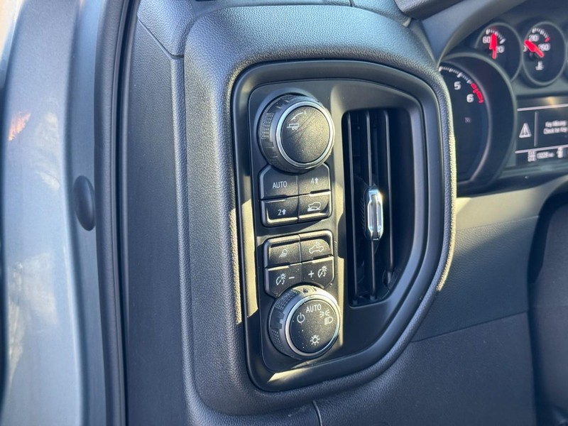 Chevrolet Silverado 1500 Vehicle Image 16