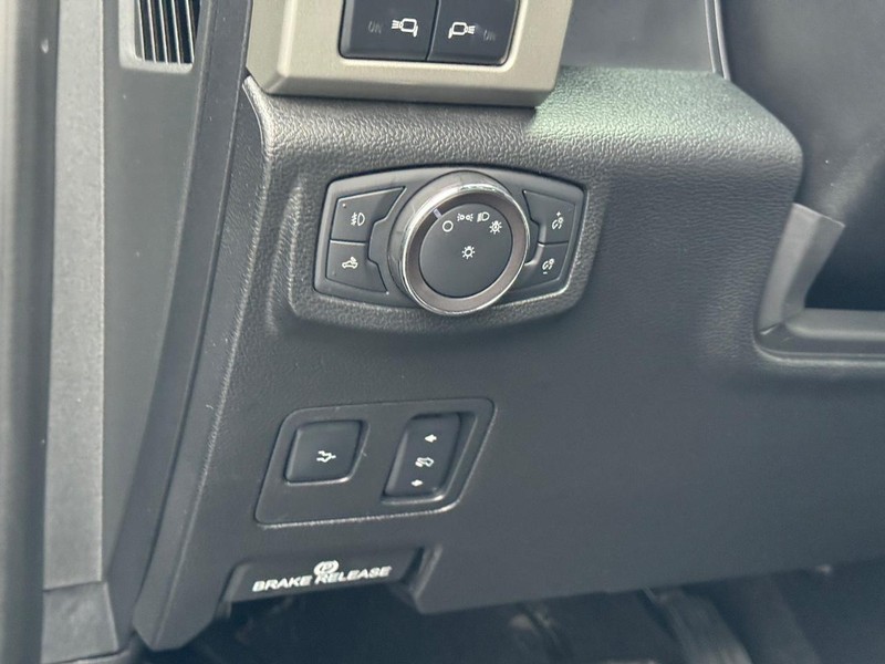 Ford Super Duty F-250 SRW Vehicle Image 18