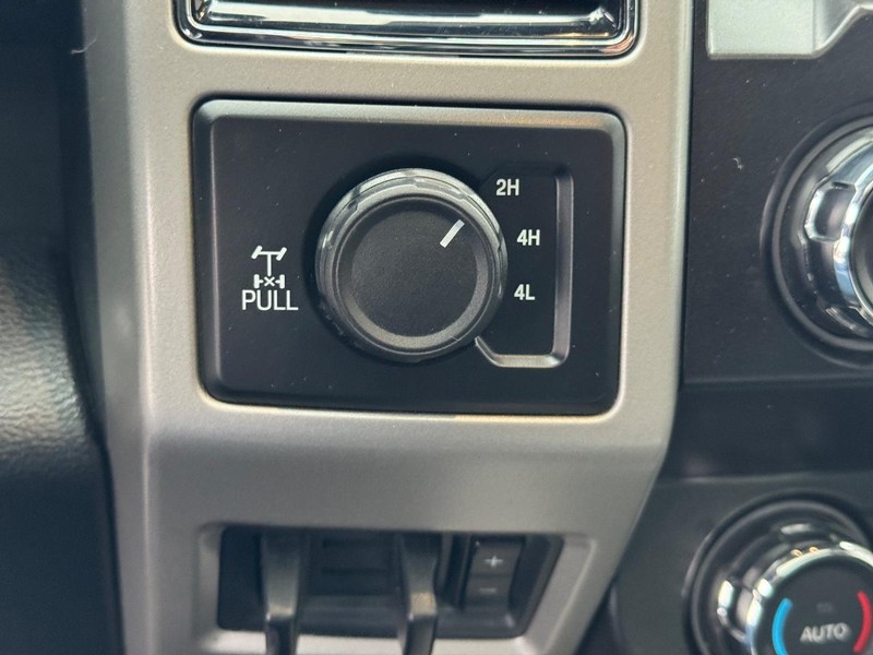 Ford Super Duty F-250 SRW Vehicle Image 25