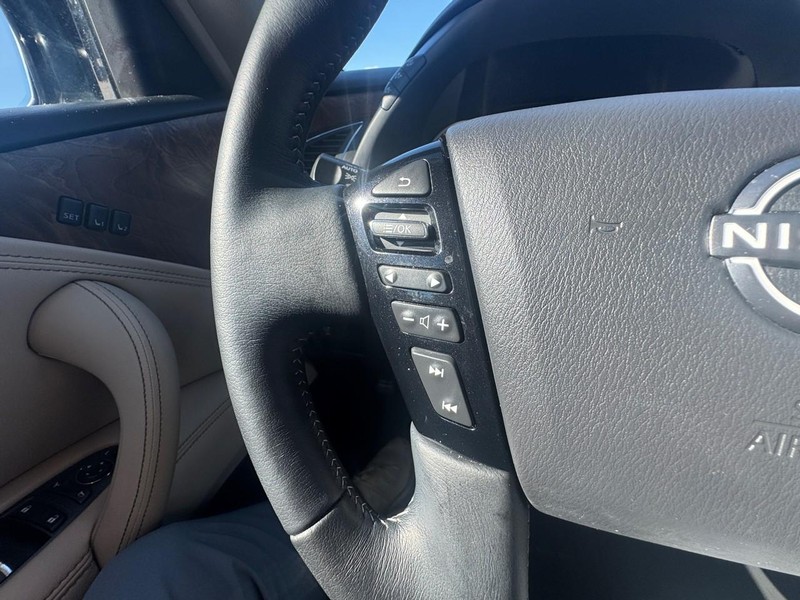 Nissan Armada Vehicle Image 10