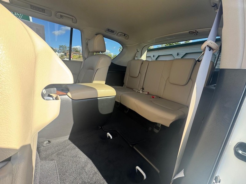 Nissan Armada Vehicle Image 18