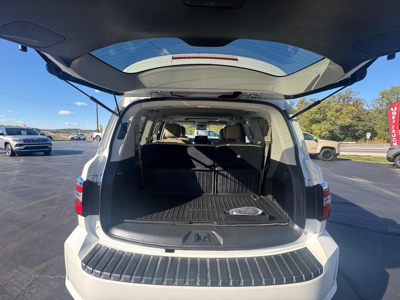 Nissan Armada Vehicle Image 19