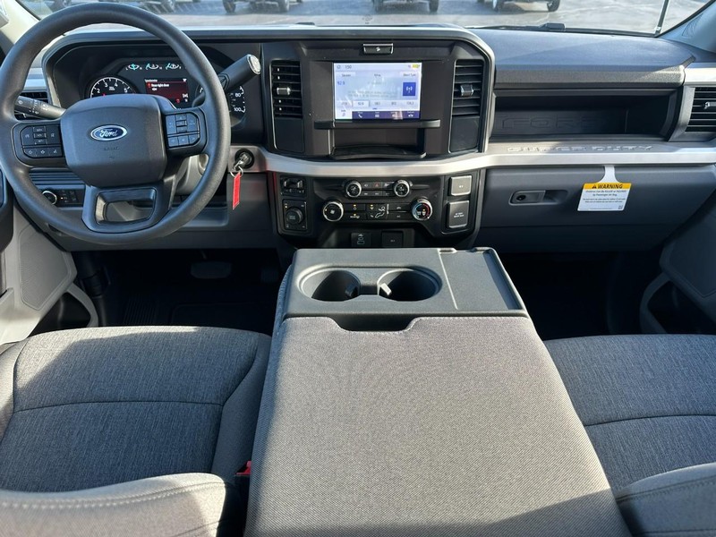 Ford Super Duty F-350 SRW Vehicle Image 05