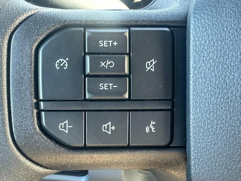 Ford Super Duty F-350 SRW Vehicle Image 11