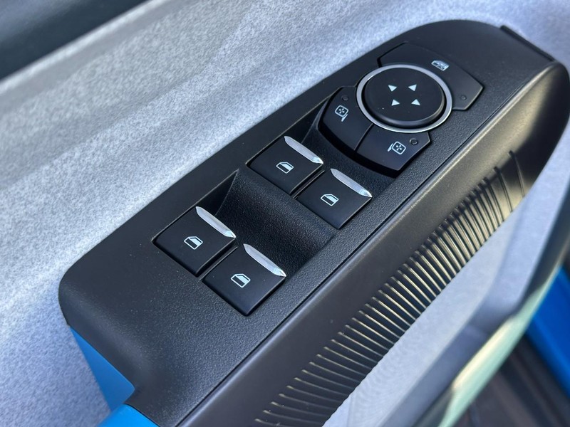 Ford Maverick Vehicle Image 09