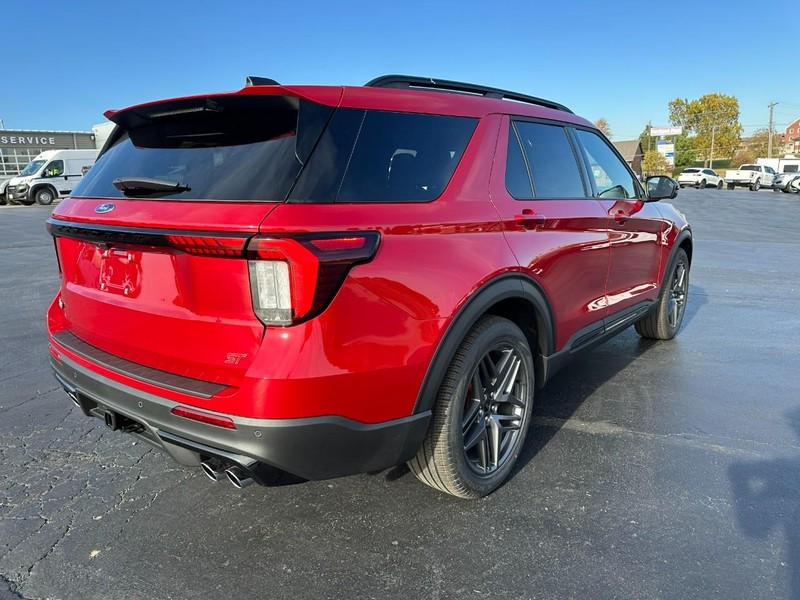 Ford Explorer Vehicle Image 03