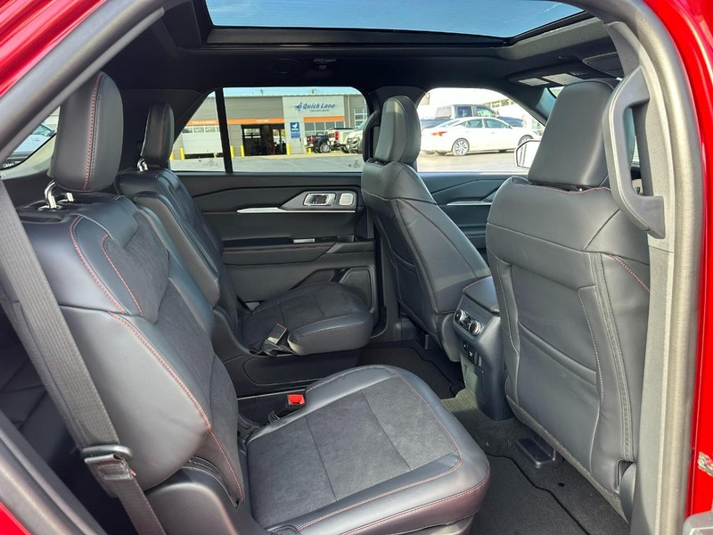 Ford Explorer Vehicle Image 04